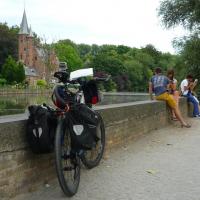 Brugge, château au bord de l'eau
